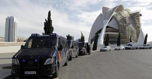 Policia en el Palau Arts