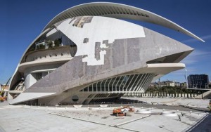 operarios-retirado-trencadis-Palau-Arts_EDIIMA20140128_0434_5