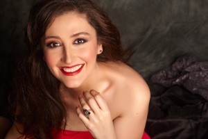 María José Montiel celebra con un recital su ingreso en la Real Academia de Bellas Artes de San Fernando, cita que tendrá lugar en la sede de la institución en el marco de las celebraciones de la Hispanidad 2024 programados por la Comunidad de Madrid. El concierto, que lleva por título “De puentes y almas”, tendrá lugar el 10 de octubre a las 12 de la mañana junto al pianista Miquel Estelrich.