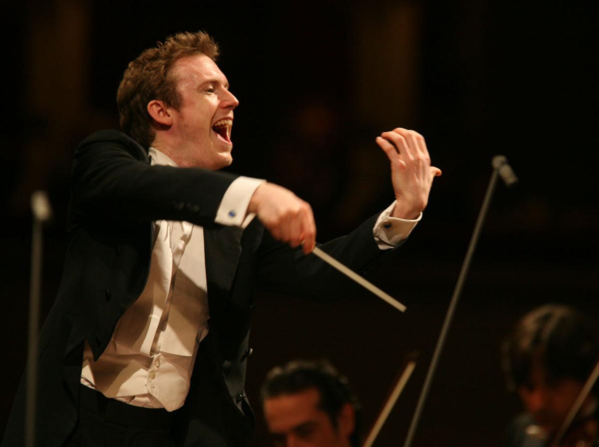 Casi por sorpresa, ayer se presentó la 74 edición del Festival de Granada, que este año se celebrará entre el 19 de junio y 13 de julio de 2025, tras anunciar la celebración de más de cien espectáculos entre los que destaca la inauguración con la Misa en si menor de J.S. Bach, bajo la batuta de Andrea Marcon, que se interpretará como homenaje a la memoria del fallecido director granadino Miguel Ángel Gómez Martínez.