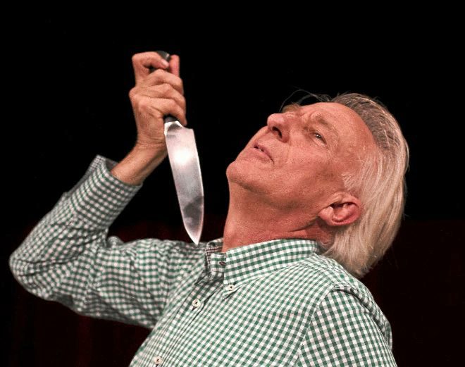 El octogenario director de escena catalán Albert Boadella se mete de lleno a retratar las celebraciones madrileñas del Orgullo en su nuevo trabajo, la puesta en escena de la zarzuela de Javier Carmena El Orgullo de quererte, con libreto de Felipe Nieto. Alondra de la Parra, al frente de la ORCAM, dirigirá musicalmente las funciones, que se ofrecerán en los Teatro del Canal dentro de un mes.