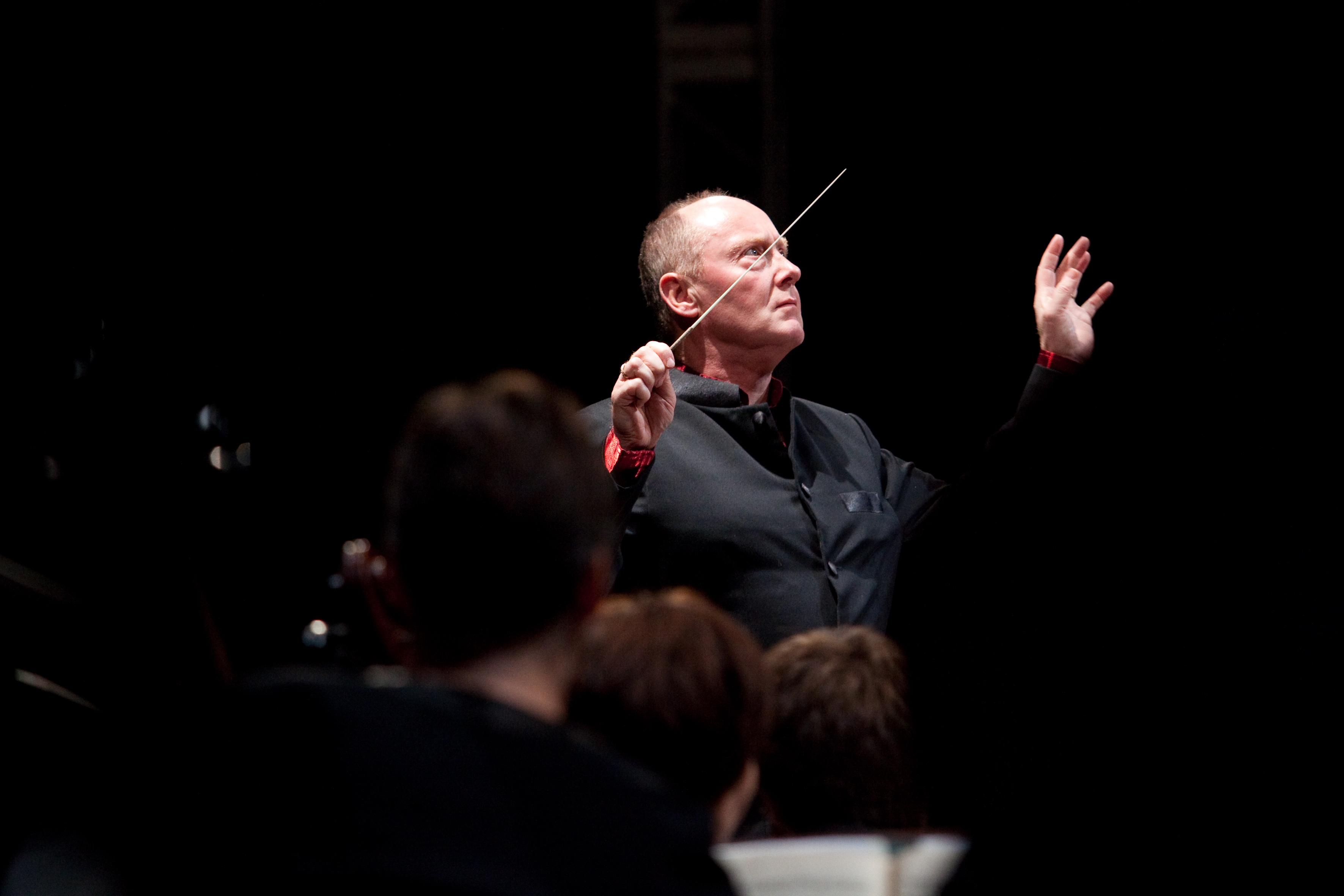 EN LA LUMINOSA ESTELA DE BACHObras de Parry y Mendelssohn. Anna Dennis, Alexandra Tarniceru y Alexandra Tarniceru. Coro de la Comunidad de Madrid, Coro del Teatro de la Zarzuela. Orquesta de la Comunidad de Madrid (ORCAM). Director: Paul McCreesh. Auditorio Nacional, 20 de mayo de 2025.