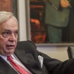 Alexander-Pereira-sentado