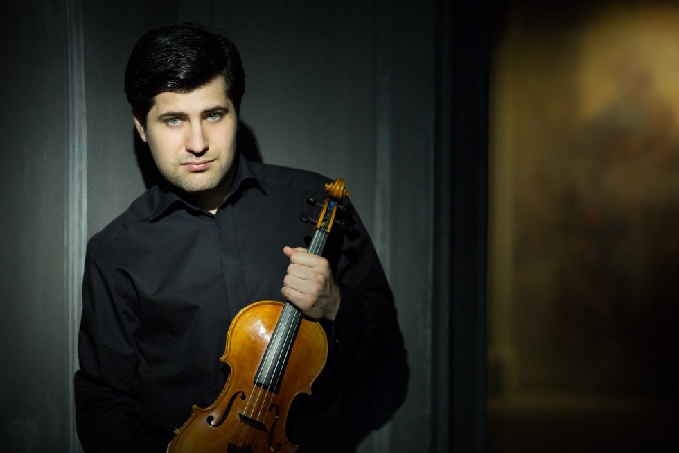 La Orquesta y Coro RTVE ofrece los días 6 y 7 de noviembre en el Teatro Monumental un programa que une la tradición clásica de Beethoven con la creación contemporánea de Jesús Rueda. Bajo la dirección de Christoph König, el concierto incluye tres obras del compositor alemán junto al estreno absoluto del Concierto para violín y orquesta n.º 1 de Rueda, una nueva pieza que amplía el catálogo de más de noventa obras del autor madrileño.