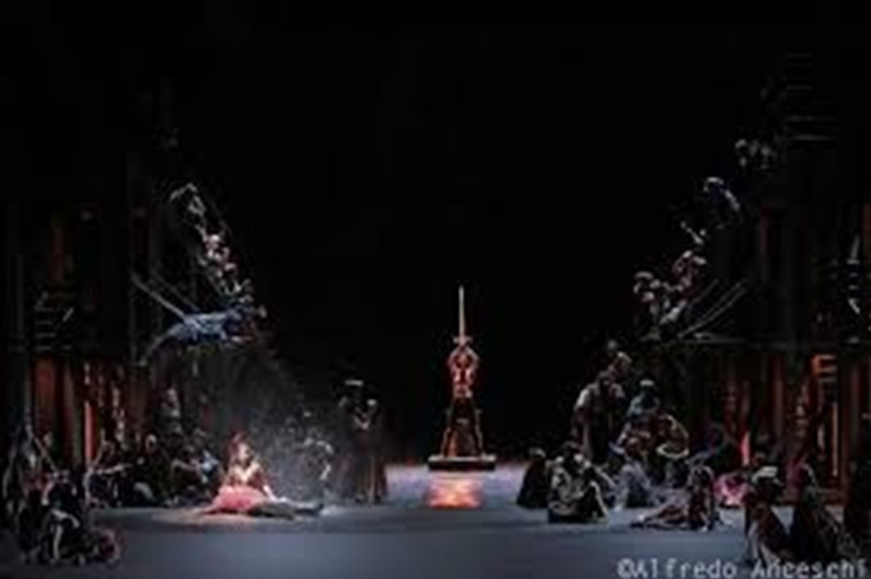 escena-il-trovatore-teatro-de-la-maestranza