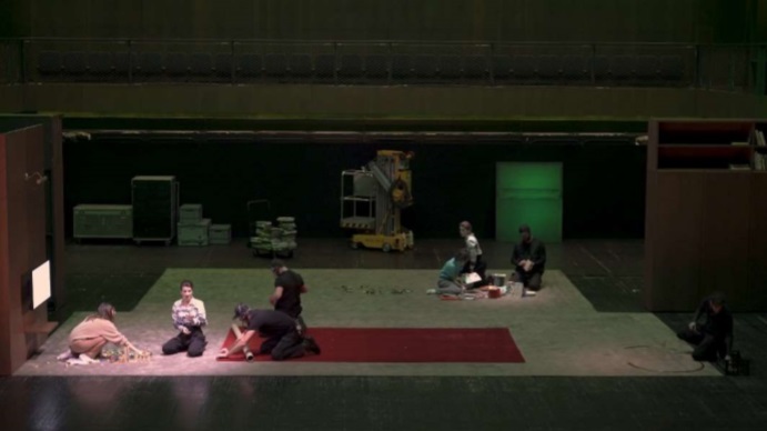 into-the-little-hill-teatros-canal-2020