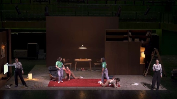 into-the-little-hill-teatros-canal