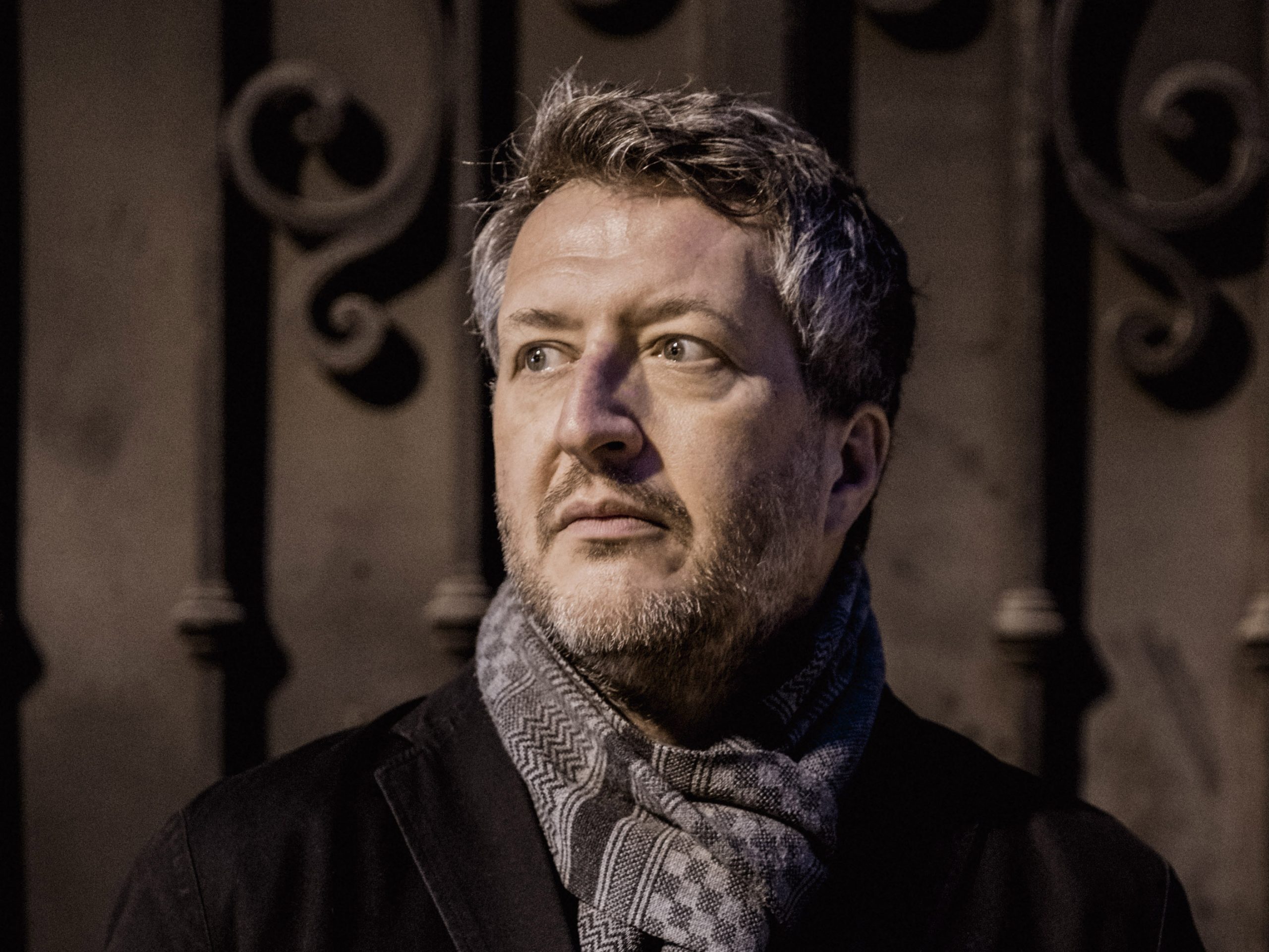 Shakespeare y la música, una pareja perfectaCuatro siglos más tarde, la obra del mayor escritor británico continúa surtiendo su efecto inspirador en las obras de los compositores que, como Verdi, aún inundan de reconocibles pasiones humanas los teatros de ópera: su Otello regresa de nuevo, en unos días, al Teatro Real de Madrid, antes de desembarcar, otra vez, en Catania.