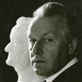 Parsifal, la ópera gallega de Richard WagnerRichard Wagner ubicó la acción de su última obra, que durante la Semana Santa, o pegada a la conmemoración, suele programarse en teatros del ámbito centroeuropeo (Viena estos días, por ejemplo), en un lugar indeterminado de España. Poetas y comentaristas han fijado la presencia del Santo Grial, en Galicia.