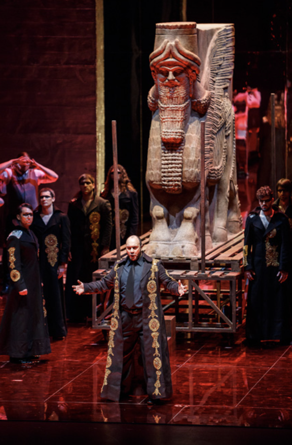 escena-produccion-nabucco-sagi