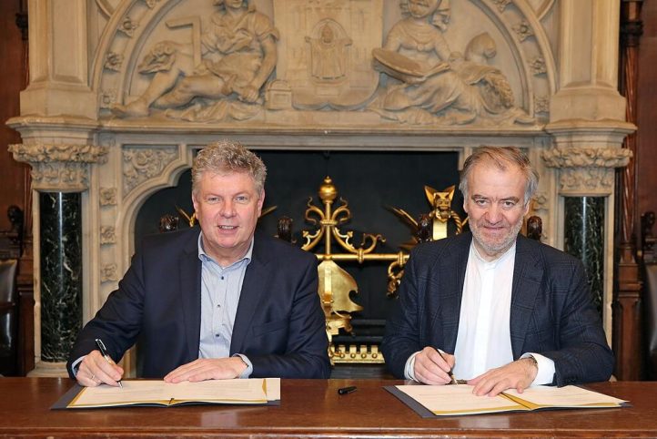 Dieter-Reiter-y-Valery-Gergiev-en-la-ampliacion-del-contrato-con-la-Filarmonica-de-Munich.-2018