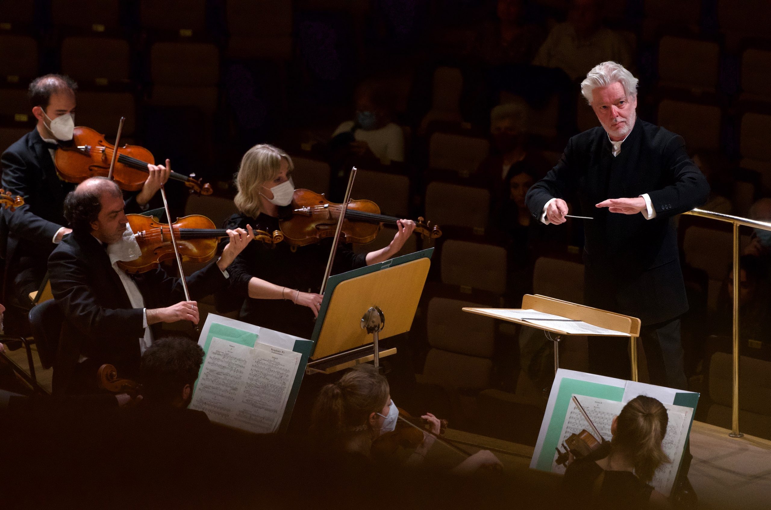 Jukka-Pekka-Saraste-dirige-la-Orquesta-Nacional