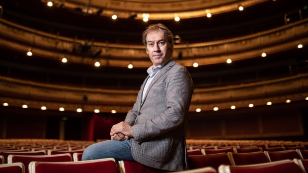 Ocho voces para MarinaOcho voces españolas de nuestros días están sustentando las representaciones que ofrece por estos días el Teatro de la Zarzuela de Madrid de esta conocida ópera de Arrieta de acuerdo con la elegante, luminosa y discutible dirección escénica de Bárbara Lluch y la bien asentada y profesional versión musical de José Miguel Pérez-Sierra. De lo mejorcito del panorama actual. Dos cuartetos que se reparten las diez representaciones previstas de este histórico, melodioso y lírico título. Vamos a realizar aquí una breve disección o análisis de la prestación de cada una de ellas. Daremos paso primero, como es lógico, a las dos damas.