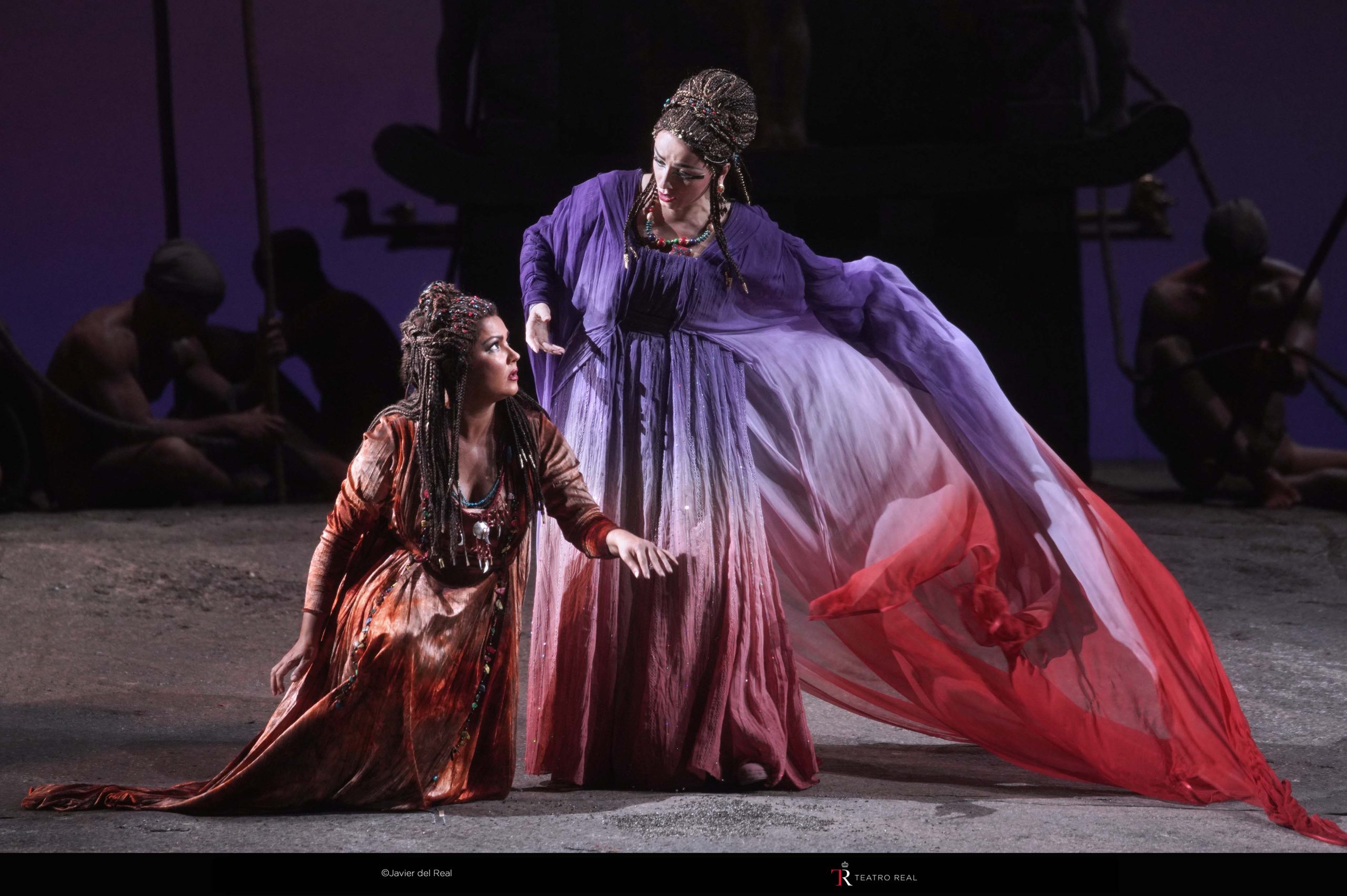 Escena-de-Aida.-Anna-Netrebko-Aida-y-Ketevan-Kemoklidze-Amneris-c-Javier-del-Real