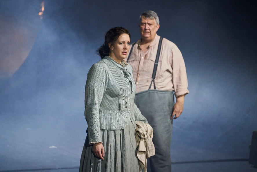 Escena-de-Il-Tabarro-en-el-Liceu.-Lise-Davidsen-y-Ambrogio-Maestri