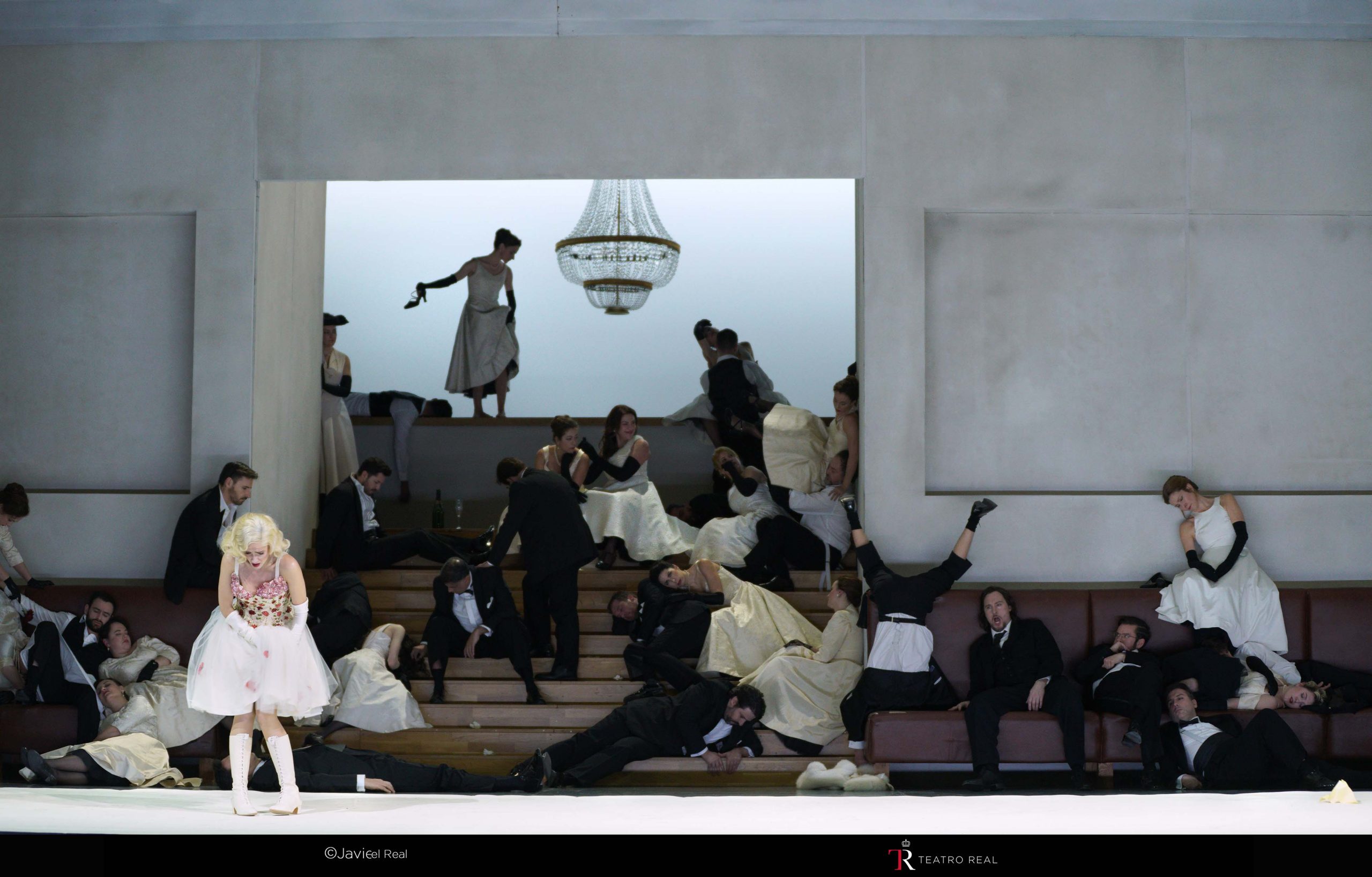 Escena-Arabella-c-Javier-del-Real