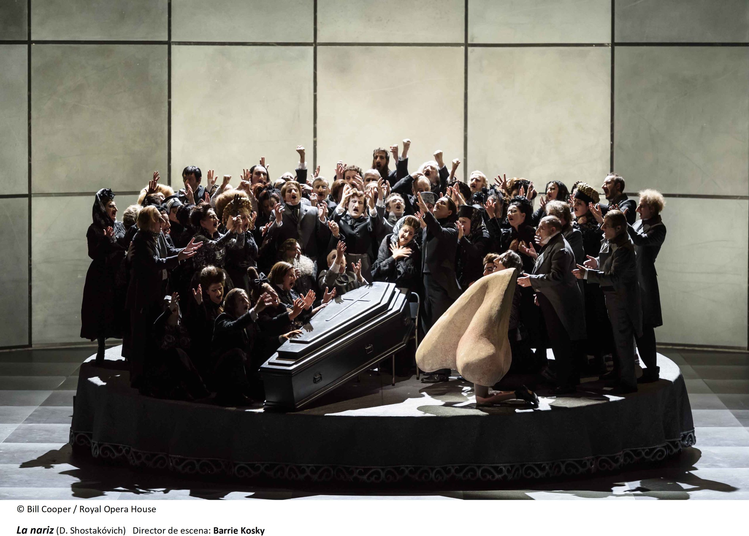 Escena-de-La-Nariz-en-el-Convent-Garden-c-Bill-Cooper