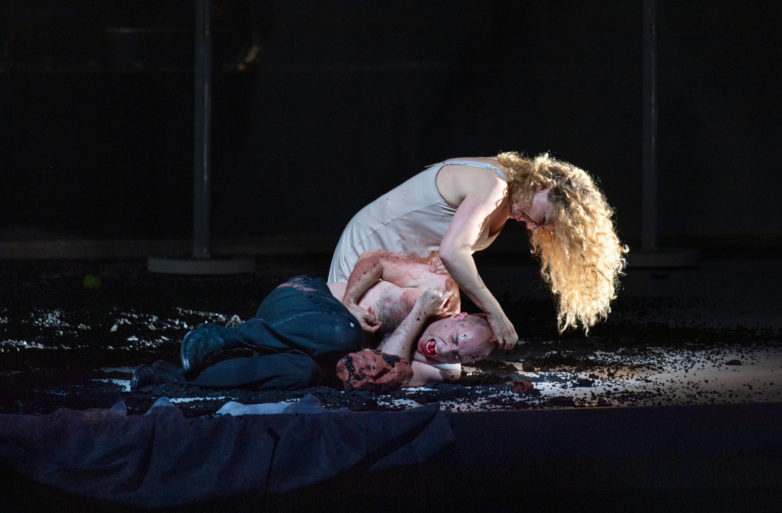 ‘Die ersten Menschen’ con escena de Calixto Bieito en el Teatro Arriaga