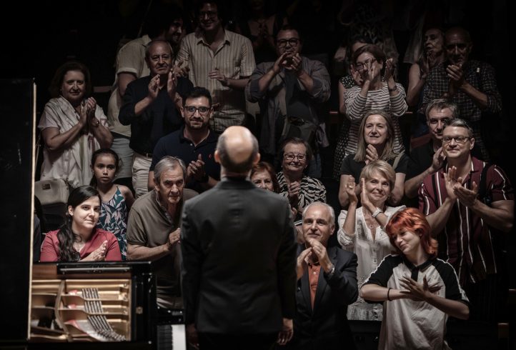 El Festival de Piano Iturbi, organizado por la Diputació de València, ha ofrecido un total de ocho conciertos con figuras del pianismo internacional como Claudio Martínez Mehner, Iván ‘Melón’ Lewis, Juan Floristán, Akiko Ebi, Joaquín Achúcarro y Nelson Goerner. Han disfrutado de estas citas más de 5.000 asistentes, aficionadas y melómanas, pudiendo disfrutar de las propuestas de una programación que incrementa considerablemente la asistencia respecto a la anterior edición.