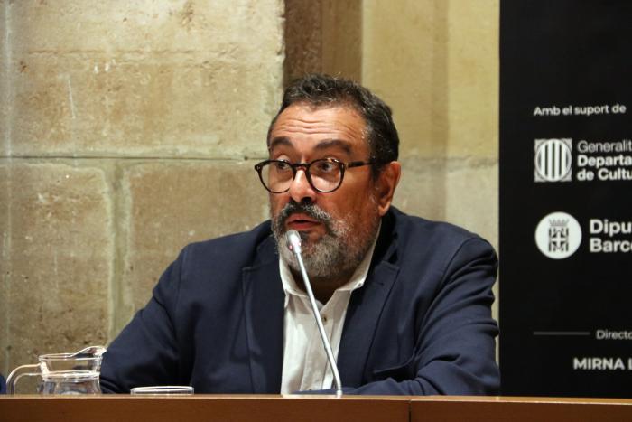 La Fundació Òpera a Catalunya designa como nuevo director artístico a Jordi Torrents, en sustitución de Mirna Lacambra, tras 42 años al frente de la institución. A partir de enero de 2025, Torrents será el encargado artístico de la temporada operística de Sabadell y de otros circuitos de ópera en Cataluña.