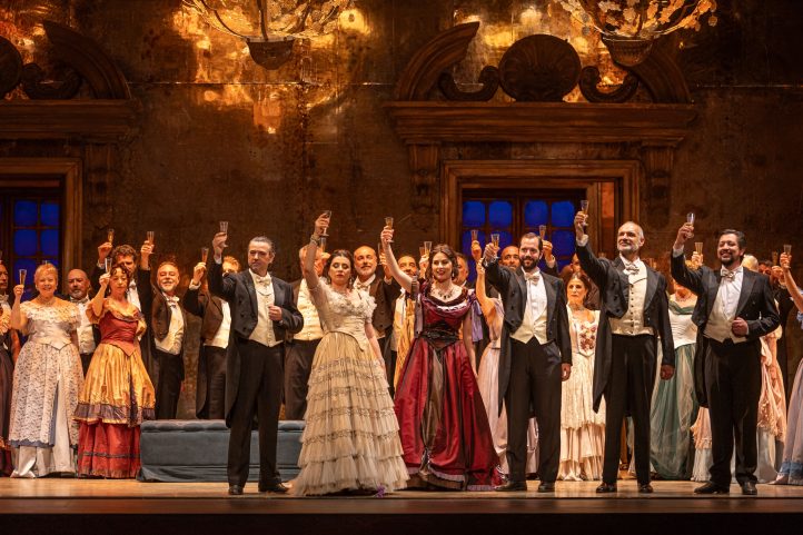 Verdi: La Traviata. Sabina Puéertolas, Antonio Gandía, José Antonio López, Suzana Nadejde, Luis Pacetti, Ángel Rodríguez, Javier Povedano, Cristian Díaz, Alejandra González, Juanma Montero, Andrés de los Ríos, Francisco Díaz. Coro del Teatro Villamarta. Orquesta de Córdoba. Dirección de escena: Francisco López. Dirección musical: Manuel Busto. Jerez de la Frontera, Teatro Villamarta, 2 de junio de 2024.