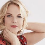 Elīna Garanča: la mezzosoprano que encuentra consuelo en Verdi. De Carmen a Kundry, la estrella letona habla del poder sanador de la música, así como de su trayectoria en el campo de la lírica.