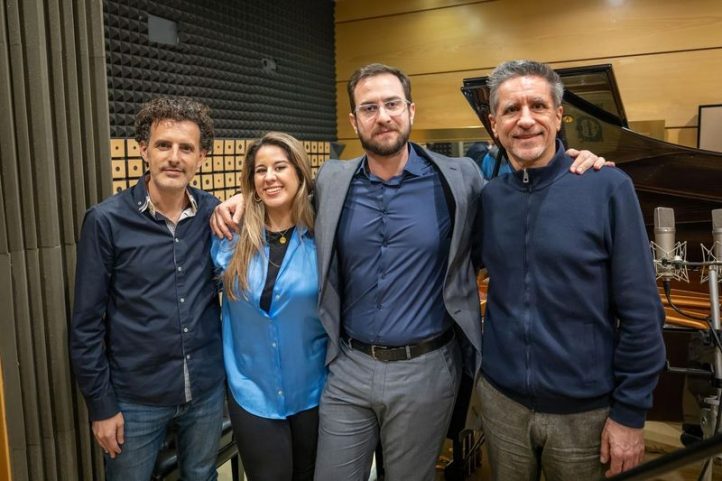 La soprano Mar Morán, el barítono Gabriel Alonso y el pianista Aurelio Viribay anuncian la publicación de un nuevo trabajo discográfico centrado en obras del compositor gallego Borja Mariño. La presentación de este CD tendrá lugar el próximo 13 de septiembre en el Ambigú del Teatro de la Zarzuela, con un recital en el que los intérpretes ofrecerán a los asistentes parte del repertorio grabado. 