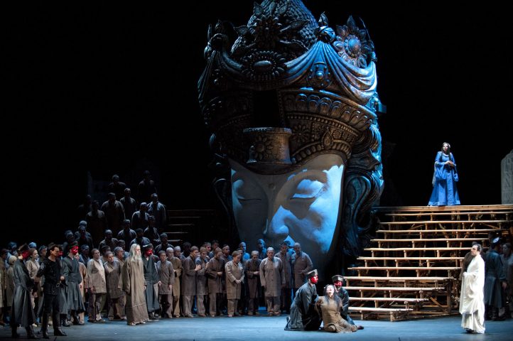 IMÁGENES A LA ANTIGUA USANZAPuccini: Turandot. Oksana Dyka/Kristina Kolar, Jorge de León/Héctor Sandoval, Miren Urbieta-Vega/Laura Brasó, Maxim Kuzmin Karavaev/Alejandro Baliñas, Pablo Ruiz, Manuel de Diego, Jorge Franco, Josep Fadó, César San Martín. Dirección musical: Gianluca Marcianò/Jacopo Prusa. Dirección de escena: Emilio López (sobre la dirección de Sonja Frisell). Escenografía y vestuario: Jean Pierre Ponnelle. Teatro de la Maestranza, Sevilla, 12 y 13 de noviembre de 2024.