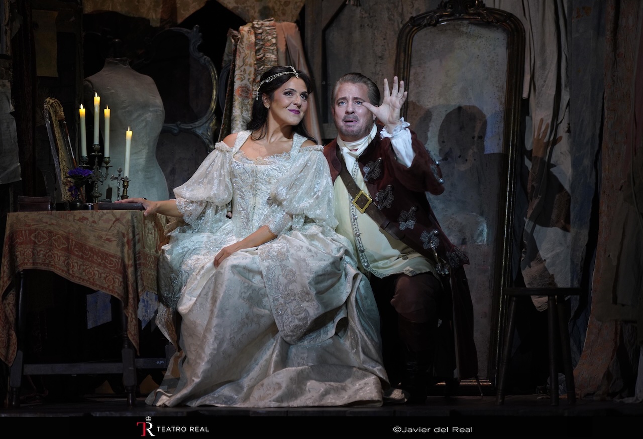 Adriana Lecouvreur, viejos tiempos y contradiccionesPrimer y Segundo Reparto
Adriana Lecouvreur, de Francesco Cilea. Ermonela Jaho y Maria Agresta (Adriana Lecouvreur), Brian Jagde y Matthew Polenzani (Maurizio), Elīna Garanča y Teresa Romano (Príncesa de Bouillon), Maurizio Muraro (Príncipe de Bouillon), Nicola Alaimo y Manuel Esteve (Michonet), Coro y Orquesta Titulares del Teatro Real. Dirección de escena: David McVicar. Reposición: Justin Way. Dirección musical: Nicola Luisotti. Teatro Real. Madrid, 23 de septiembre y 8 de octubre de 2024.