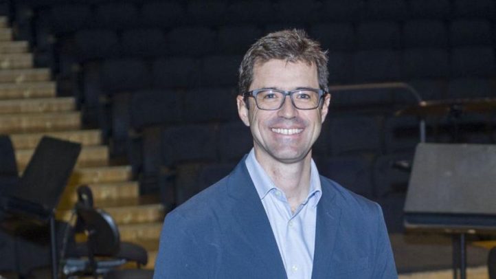 Andrés Lacasa ha anunciado su dimisión como gerente de la Orquesta Sinfónica de Galicia (OSG), la cual se hará efectiva el próximo 1 de marzo de 2025. La renuncia llega en un momento en el que la formación se encuentra en serios problemas a causa de su financiación, así como diferentes baches en las relaciones con las instituciones que la gestionan.