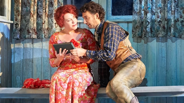 Mi experiencia con PucciniNo creo que haya aficionados a la ópera que no estén de acuerdo conmigo en pensar que estamos ante uno de los más grandes compositores de la historia, especialmente en el campo de la ópera. No son solamente los aficionados los que tal creen, sino que también lo hacen los teatros de ópera y hay buenas razones para ello y no solamente artísticas, ya que estamos ante uno de los grandes atractivos para las taquillas. Creo que un simple dato basta para poner en evidencia tal hecho.