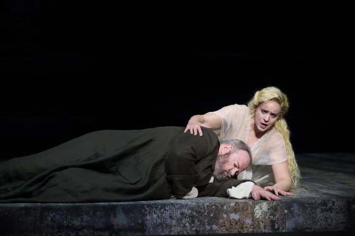 PODEROSO NOTABLEAuditorio Euskalduna. 21-I-2025. Tristan und Isolde, de Richard Wagner. Oksana Dyka (Isolde), Gwyn Hughes Jones (Tristan), Marko Mimica (Köning Marke), Egils Silins (Kurwenal), José Manuel Díaz (Merlot), Daniella Barcellona (Brangane), Josu Cabrera (Ein Hirt / Stimme eines jungen Seemanns), Ein Steuermann (Gillen Mungia). Coro Ópera de Bilbao. Orquesta Sinfónica de Bilbao. Alex Aguilera – director de escena. Eric Nielsen – director musical. Producción del Teatro de la Maestranza.