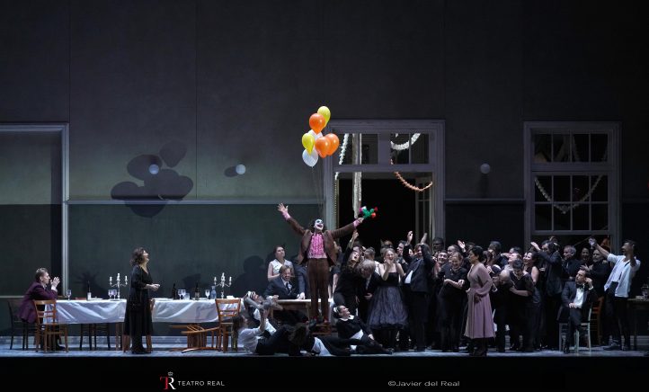 Comentarios en la prensa: Eugenio Oneguin en el Teatro RealEugenio Oneguin de Chaikovski. Katarina Dalayman, Kristina Mkhitaryan, Elena Zilio, Iurii Samoilov, Bogdan Volkov, Maxim Kuzmin-Karavaev, Frederic Jost, Juan Sancho. Coro y Orquesta Titulares del Teatro Real. Dirección musical: Gustavo Gimeno. Dirección escénica: Christof Loy. Escenografía: Raimund Orfeo Vigt. Vestuario: Herbert Murauer. Iluminación: Olaf Winter. Dirección de movimiento: Andreas Heise. Dirección del coro: José Luis Basso. Teatro Real. Madrid, 22 de enero de 2025.