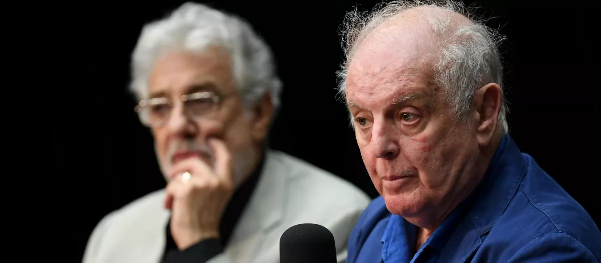 Justicias e injusticias: Barenboim, Gómez-Martínez, Domingo, IriarteA veces uno siente vergüenza. Por ejemplo, cuando Daniel Barenboim es condecorado con la Gran Cruz de la Orden del Mérito Civil. Supongo que fue conociendo ya su enfermedad de Parkinson, pero ello no es óbice para recordar otros músicos, además nuestros, que tienen los mismos méritos, si no más. Por ejemplo: el fallecido este verano Miguel Ángel Gómez-Martínez o Plácido Domingo. Ambos junto a Ana María Iriarte, mezzo presente en gran cantidad de grabaciones de zarzuela con Ataulfo Argenta. Los tres citados han hecho mucho más por la música española que Barenboim.