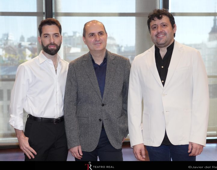 El Teatro Real ofrecerá, entre el 13 y el 22 de febrero, 6 funciones de una nueva producción que une dos óperas cortas españolas: La vida breve, de Manuel de Falla, y el estreno mundial de Tejas verdes, de Jesús Torres. La producción cuenta con coreografía de Estévez / Paños y Compañía y la participación de los bailarines José Alarcón, Adrián Gómez, Sara Jiménez, Pol Martínez, Jorge Morera y Yoel Vargas.