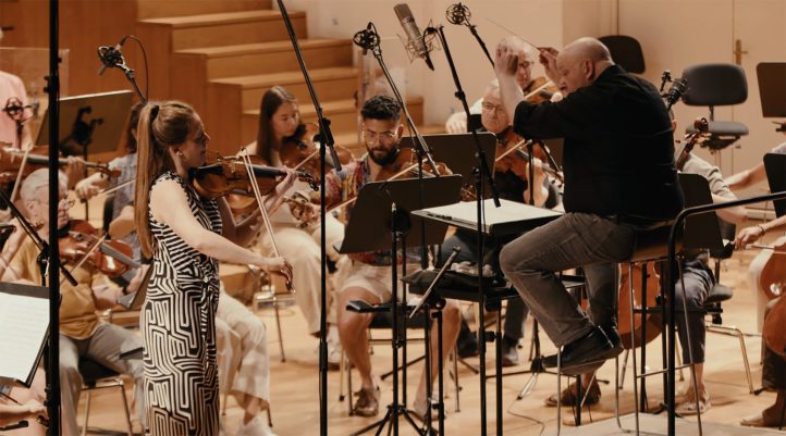 La violinista alemana Franziska Pietsch se une a la Orquesta Ciudad de Granada (OCG) en un nuevo trabajo discográfico, dedicado a obras de Strauss y Lalo. Bao la dirección de Jonathan Pasternack, esta publicación busca profundizar en la sonoridad de ambos compositores, que muestran un ejemplo de los últimos coletazos del Romanticismo a finales del siglo XIX, así como del virtuosismo violinístico de este periodo. 