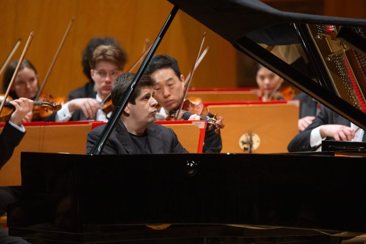 Perianes, Saint-Saëns y la Philarmonia de Londres, piano en plenitudTEMPORADA DE GRANDES CONCIERTOS DEL AUDITORIO DE ZARAGOZA. Programa: Obras de Saint-Saëns (Quinto concierto para piano y orquesta) y Stravinski (El pájaro de fuego, suite de 1945). Orquesta Philharmonia de Londres. Solista: Javier Perianes (piano). Director: Santtu-Matias Rouvali. Entrada: Alrededor de 1.850 espectadores. Fecha: martes, 1 abril 2025