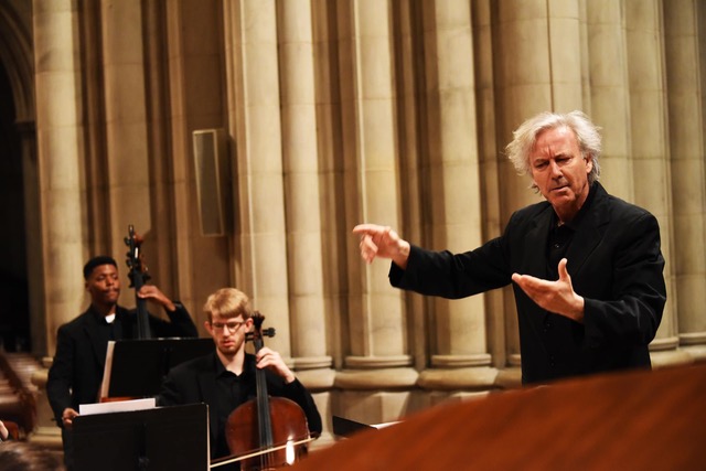 El director de orquesta español Ángel Gil-Ordóñez ha hecho realidad el reto de atraer nuevos públicos a la música clásica a través de la programación innovadora y multidisciplinar de su formación PostClassical Ensemble. Su carrera internacional, la cual ha obligado al músico a marcar su residencia en Estados Unidos, ha permitido poder ser un gran embajador del patrimonio musical español, así como conocer otras realidades artísticas. 