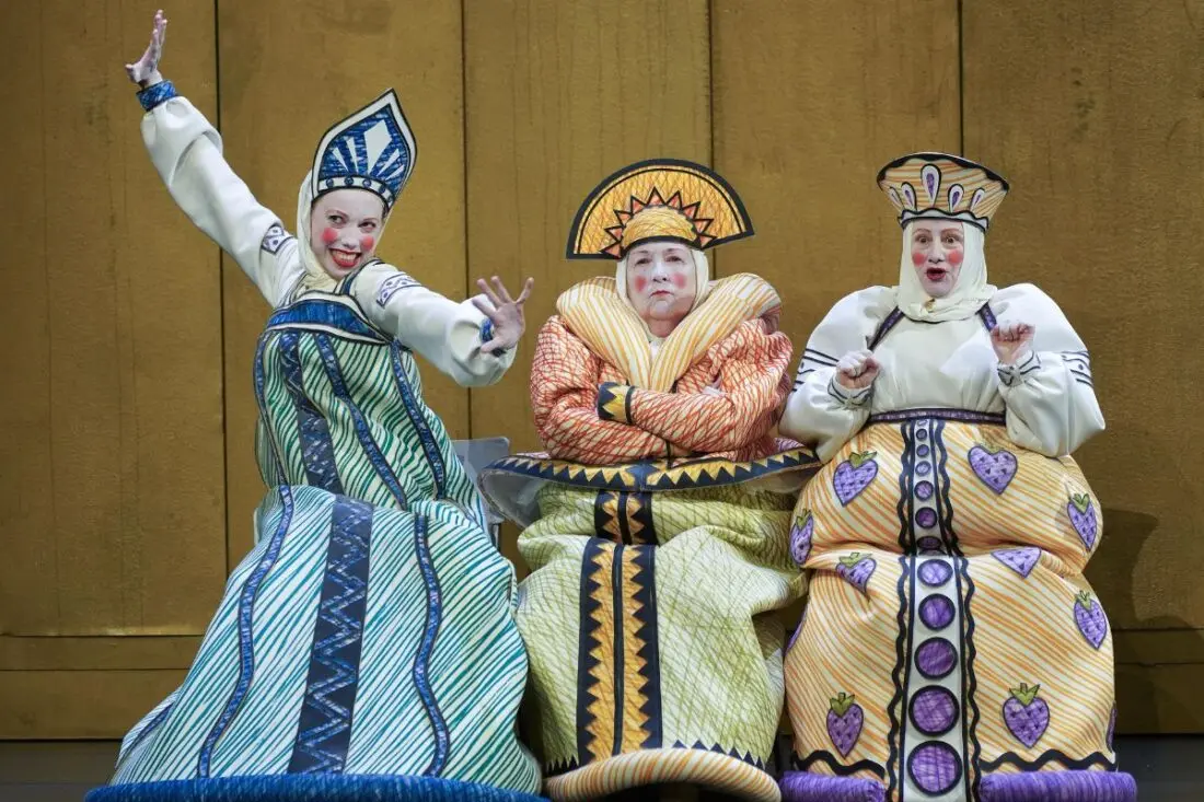 "El zar Saltán": del cuento a la realidad Ópera: "El cuento del zar Saltán", de Nicolái Rimski-Kórsakov. Bogdan Volkov, Svetlana Aksenova, Ante Jerkunica, Nina Minasyan, Carole Wilson, Stine Marie Fischer, Bernarda Bobro. Orquesta y coro titulares. Director musical: Ouri Bronchti. Director de escena: Dmitri Tcherniakov. Teatro Real. 30-IIV-2025