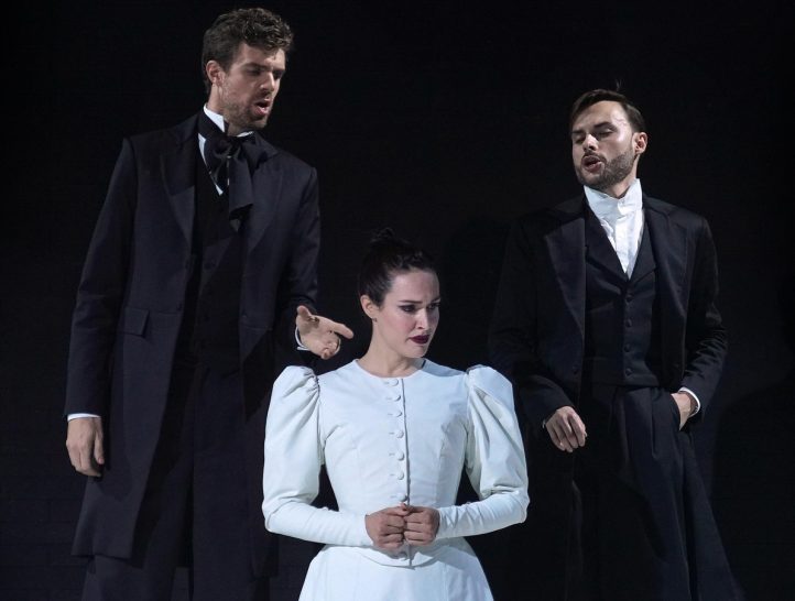 Una escalera sin peldaños y un Don Juan que no existeObra: Como subir una escalera sin peldaños, foto-teatro musical de César Camarero. Texto: Virginia Nogueira. Intérpretes: Rocío de Frutos, Manolo Caro, Taller Sonoro. Fundación Juan March. Madrid, 1-V-2025
Obra: Don Juan no existe. Música: Helena Cánovas. Libreto: Alberto Iglesias. Intérpretes: Montserrat Seró, Josep-Ramón Olivé, Pablo García López. Solistas de la Orquesta Titular. Jhoanna Sierralta. Teatro Real. Teatros del Canal. Madrid, 7-V-2025