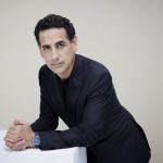 El Teatro de la Maestranza de Sevilla ha dado a conocer su programación de la temporada 2025/26, que sube de 9 a 11 títulos, siete de ellos de estreno en el escenario andaluz. Nombres como Juan Diego Flórez, María Dueñas, Cecilia Bartoli, Teodor Currentzis, Martha Argerich, Josep Pons o Maurizio Benini forman parte de una programación que refuerza su elemento lírico con recitales y conciertos de primer nivel.