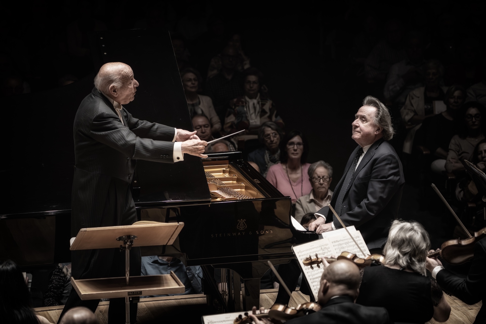 ¡Hasta siempre, Maestro querido!TEMPORADA 2024-2025 del Palau de la Música. Programa: Obras de Beethoven (Concierto para piano y orquesta número 2) y Músorgski-Ravel (Cuadros de una exposición). Orquestra de València. Solis­ta: Rudolf Buchbinder (piano). Director: Pinchas Steinberg. ­Lu­gar: Palau de la Música. Entrada: Alrededor de 1.790 espectadores (lleno). Fecha: viernes, 23 mayo 2025