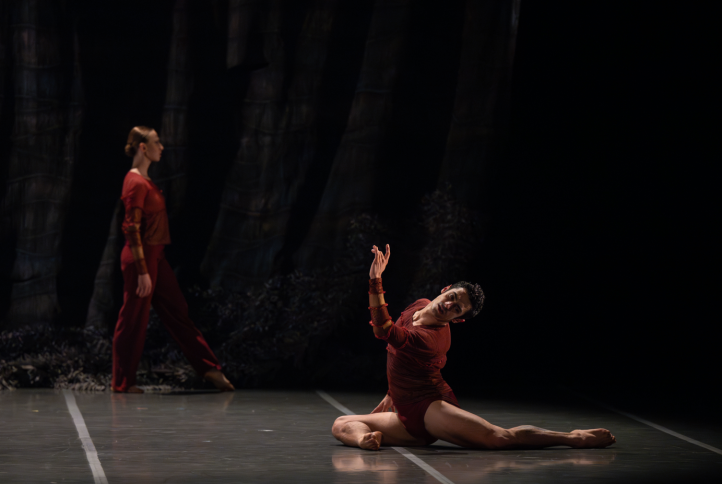 Opéra-Comique de París : ballets de Gluck con Savall al frenteMúsica de Christoph Willibald Gluck. Iphigénie en Aulide, ópera en tres actos (fragmentos). Sémiramis, ballet con coreografía de Ángel Rodríguez. Escenografía de Curt Allen Wilmer y Leticia Gañán. Vestuario de Rosa Ana Chanza Hernández. Iluminación de Nicolás Fischtel. Don Juan, ballet con coreografía de Edward Clug. Escenografía de Marko Japelj. Vestuario de Leo Kulaš. Iluminación de Nicolás Fischtel. Ballet de l’Opéra national du Capitole. Jordi Savall, director musical. Le Concert des Nations, orquesta. Théâtre national de l’Opéra-Comique, París, 25 de mayo 2025.
