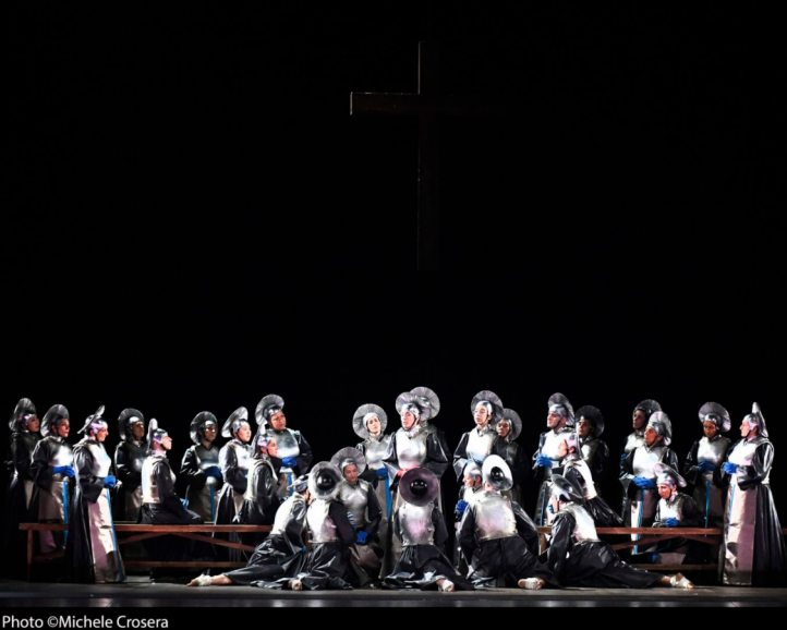 Dialogues des carmélites en VeneciaDialogues des Carmélites, música y libreto de Francis Poulenc, sobre la obra teatral homónima de Georges Bernanos. Reparto: Julie Cherrier-Hoffmann, Anna Caterina Antonacci, Vanessa Goikoetxea, Deniz Uzun, Juan Francisco Gatell, Armando Noguera. Orchestra del Teatro La Fenice, orquesta. Coro del Teatro La Fenice, coro. Frédéric Chaslin, director musical. Alfonso Caiani, maestro de coro. Emma Dante, directora de escena. Teatro La Fenice, Venecia, 22 de junio 2025.