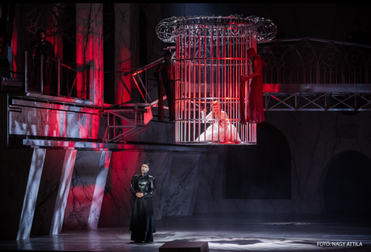 Capitales imperiales (2), Budapest (1): Maria Stuarda reina en BudapestMaria Stuarda, música de Gaetano Donizetti y libreto de Giuseppe Bardari basado en la obra de Friedrich Schiller. Reparto: Klára Kolonits, Gabriella Balga, Juraj Hollý, Melinda Heiter, István Kovács, Norbert Balázs. Magyar Állami Operaház Zenekara. Magyar Állami Operaház Énekkara. Máté Szabó, director de escena. Gábor Csiki, director de coro. Kálmán Szennai, director musical. Magyar Állami Operaház (Ópera Nacional de Hungría), Budapest, 31 de mayo 2025.