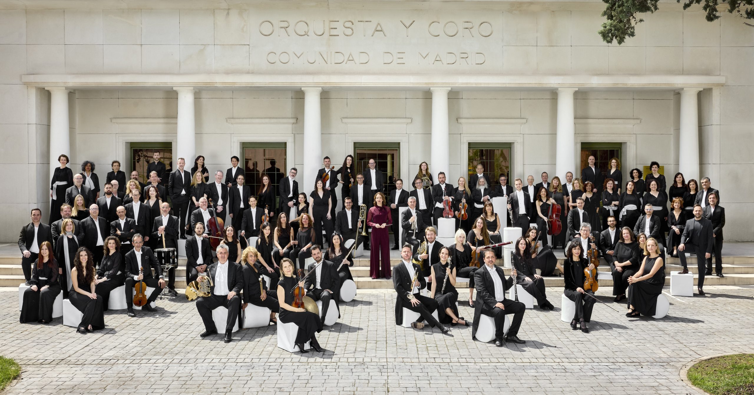 La Orquesta y Coro de la Comunidad de Madrid (ORCAM) llega a Alemania para participar en el prestigioso Festival de Música de Rheingau, bajo la dirección de Alondra de la Parra y con las voces de la mezzosoprano Gaëlle Arquez y el tenor Rolando Villazón. La formación también participará en reconocidos festivales como el de San Lorenzo de El Escorial o Bal y Gay (Galicia). El 11 de septiembre la ORCAM estrenará El orgullo de quererte en los Teatros del Canal, una novedosa zarzuela con música de Javier Carmena, dirección musical de su directora titular y dirección escénica de Albert Boadella y Martina Cabanas