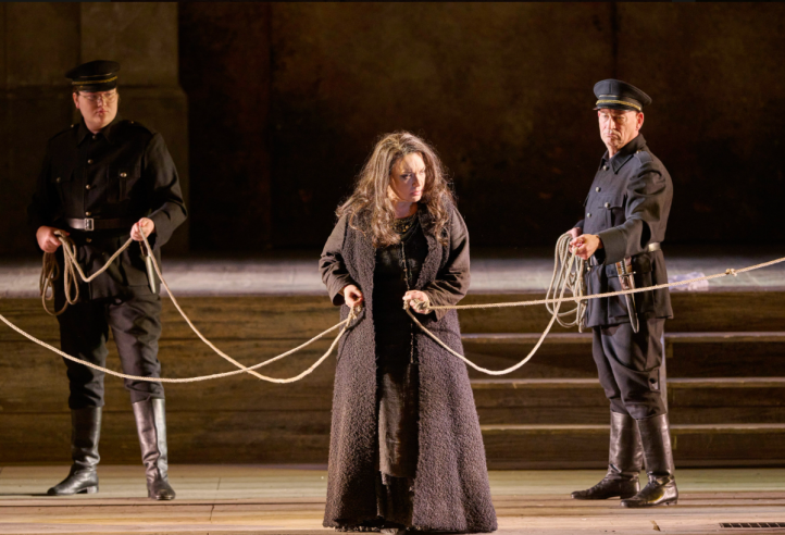 Capitales imperiales (1), Viena (3): Il trovatoreIl trovatore, música de Giuseppe Verdi y libreto de Salvadore Cammarano finalizado por Leone Emanuele Bardare tras la muerte del anterior. Reparto: Luca Salsi, Krassimira Stoyanova, Ekaterina Semenchuk, Piotr Beczala, Dmitry Ulyanov. Orchester y Bühnenorchester der Wiener Staatoper. Chor y Extrachor der Wiener Staatoper. Daniele Abbado, director de escena. Thomas Lang, director de coro. Marco Armiliato, director musical. Wiener Staatoper, Viena, 30 de mayo 2025.