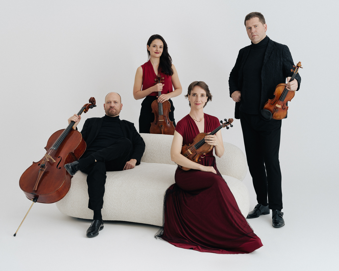 El Cuarteto Casals presenta el segundo álbum de su integral discográfica dedicada a obras para cuarteto del compositor ruso Dimitri Shostakovich. Editado por el sello francés Harmonia Mundi y disponible a partir del próximo 11 de julio tanto en tiendas físicas como en plataformas digitales, el Cuarteto Casals presenta el segundo álbum de su integral discográfica sobre los cuartetos de cuerda compuestos por Dmitri Shostakovich.