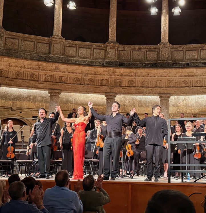 La traviata triunfa en una Granada frescaLa traviata, de Giuseppe Verdi. Nadine Sierra, Xabier Anduaga, Artur Rucinski, Karina Demurova, Gemma Coma-Alabert, Albert Casals, Tomeu Bibiloni, David Lagares, Giacomo Prestia, Joan Laínez, Harold Torres y Javier A. González.. Coro y Orquesta Titulares del Teatro Real. Dirección del coro: José Luis Basso. Dirección musical: Henrik Nánási. Palacio de Carlos V. Granada, 11 de julio de 2025.