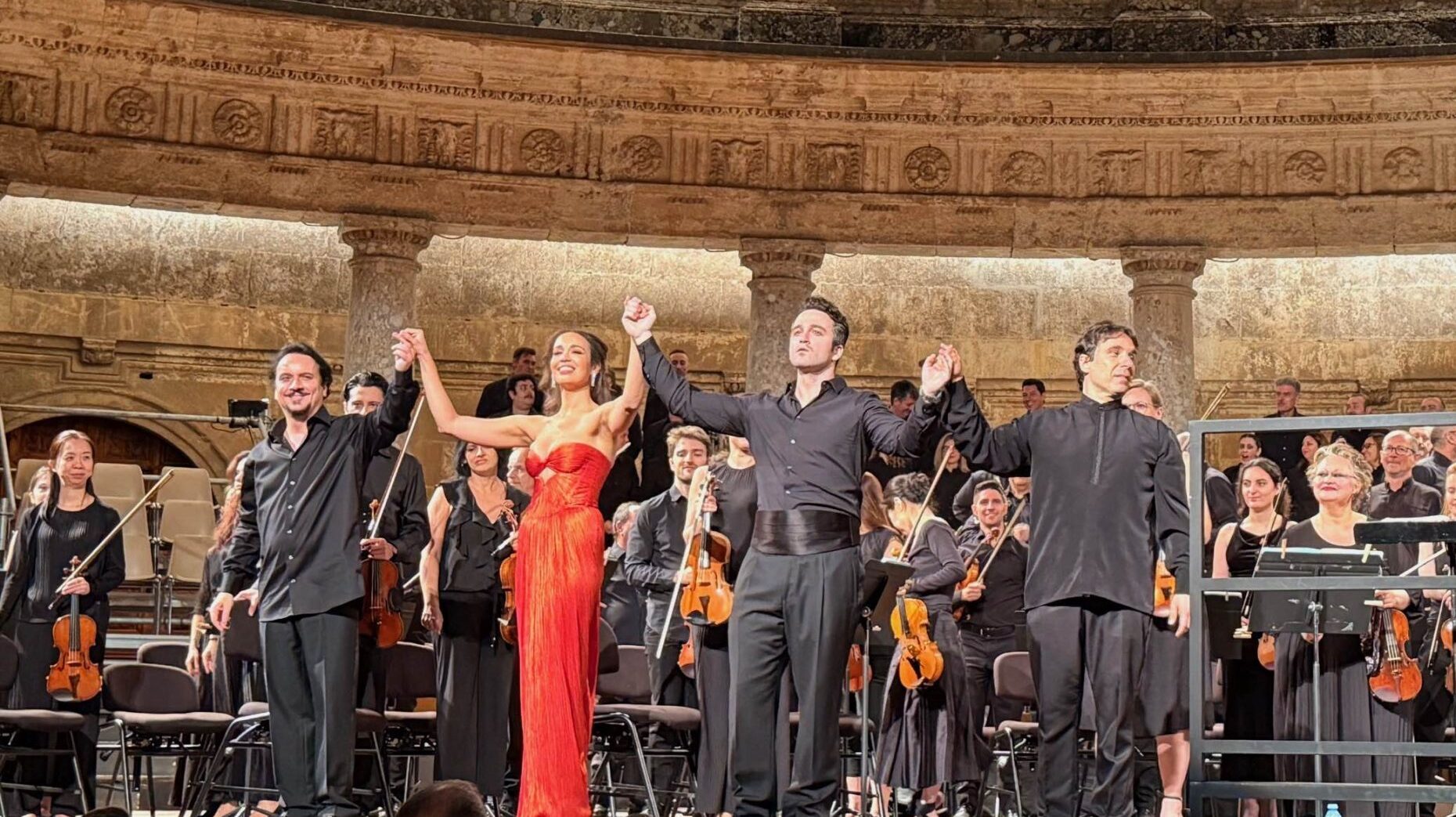 Sin ópera, no hay festivales de veranoLa ópera es el motor principal que mueve el turismo en los grandes festivales de verano europeos, de Aix-en-Provence hasta Bayreuth, de Salzburgo a las grandes citas al aire libre como las de Verona, Macerata y Orange. En España, no tanto.